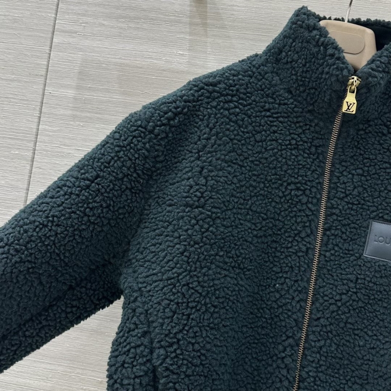 l0vis Vvtt0n outwear